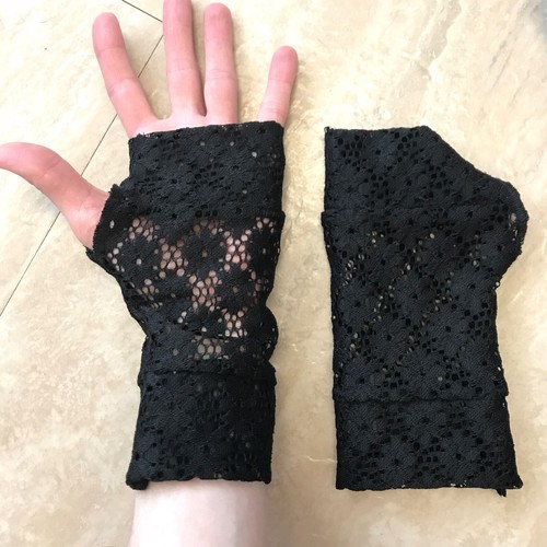 Black Lace Fingerless Gloves Gothic Wrist Covers Handmade in USA Handwarmers - Picture 4 of 4