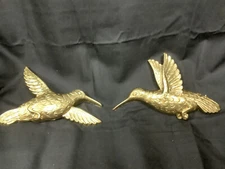 2 gold colored hummingbirds, Homco Inc, molded plastic, #7669, made in USA
