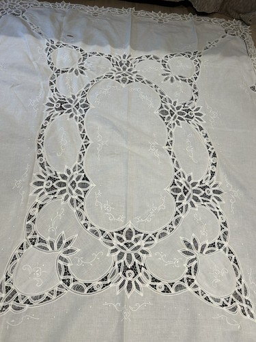 Vintage Linen Embroidered Tablecloth 66x 85” - Picture 4 of 10