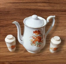 Enterprise Aluminum Co Pitcher With Salt And Pepper Shakers. Great Condition 