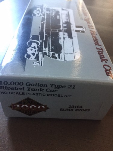 Proto 2000 Series #23164 HO Scale SHPX 10,000 Gallon Type 21 Riveted Tank Car - Picture 2 of 6