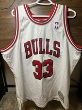 Authentic Michael Jordan Mitchell Ness 97 98 Bulls Size XL Jersey Pippen 33