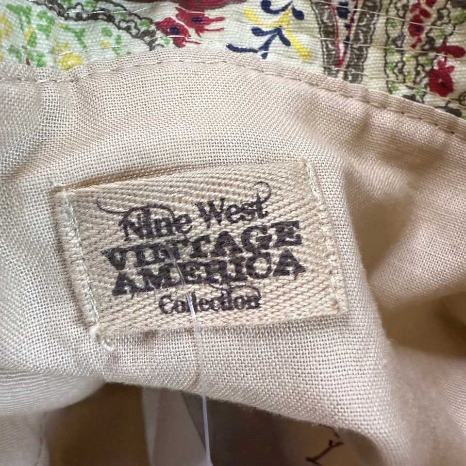 Sombrero Cubo Paisley Colección América Nine West Estampado Floral Foto 4 de 4