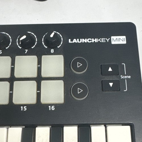 Novation Launchkey Mini Mk3 25 Mini-key Midi Keyboard Controller w/Power Cable - Afbeelding 5 van 11