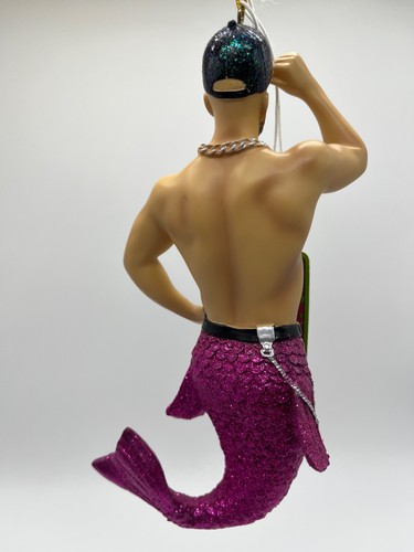 December Diamonds MERMAN Meerjungfrau Mann Gay Who's Your Daddy Bär Ornament Neu mit Etikett - Bild 2 von 6