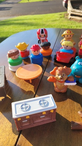 lot of 35 MIX little people figures. Great Condition. FF - Picture 7 of 9