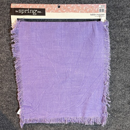 The Spring Shop~Runner da tavolo~Lino viola, primavera~14"x72" nuovo con etichetta - Foto 1 di 2