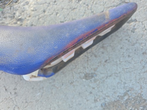 02-18 YAMAHA YZ 85 YZ85 OEM STOCK COMPLETE SEAT - NEEDS COVER - Picture 5 of 5