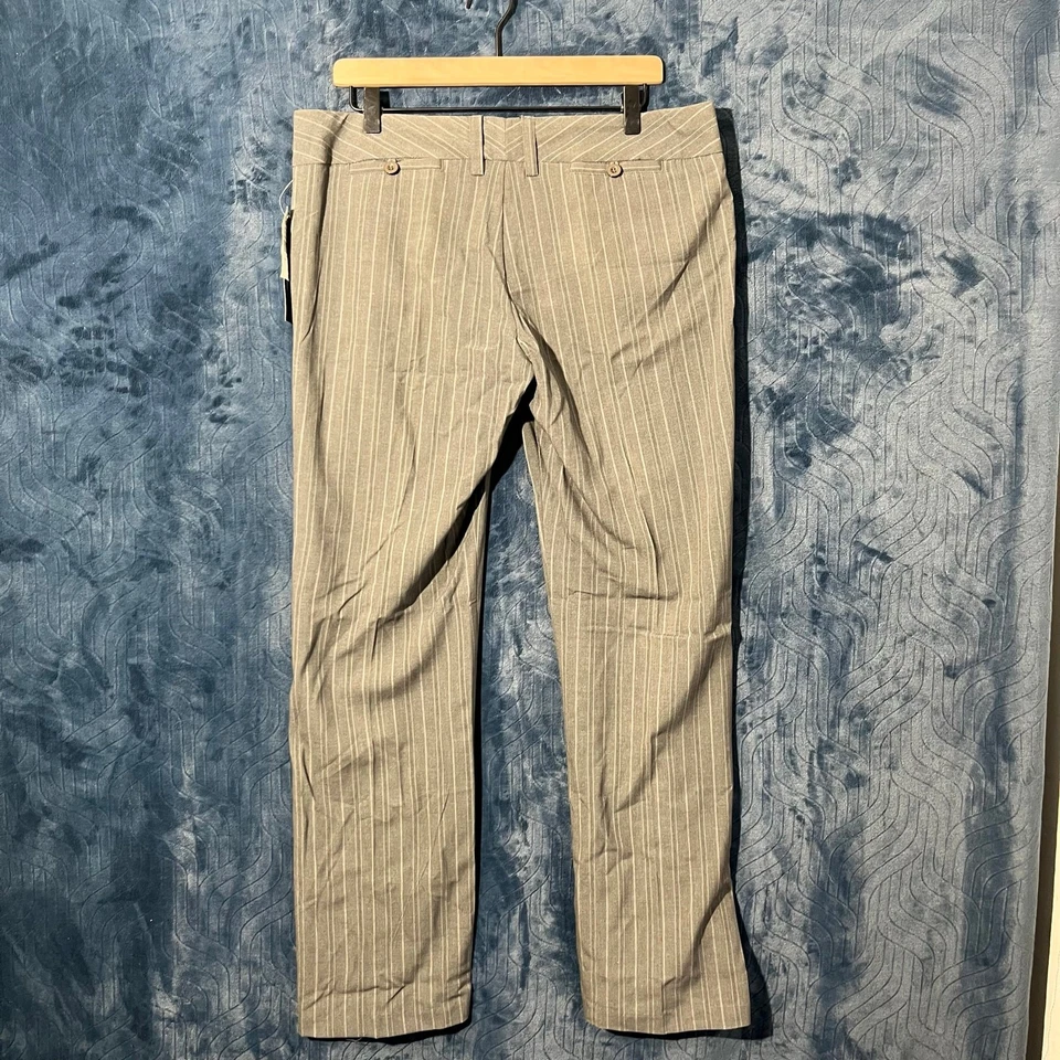 Pantalones de vestir informales a rayas grises y blancos rectos Mymichelle para mujer talla 13” Foto 4 de 4