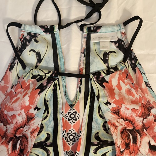 Top cuello halter floral sin mangas New York Company talla M - Imagen 2 de 5