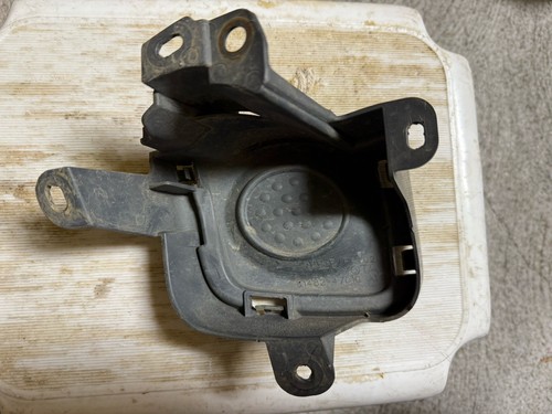 2010-2011 Toyota Prius Front Bumper Fog Light Trim Left Driver 81482-47010 OEM - Picture 2 of 3