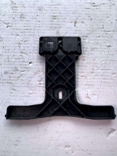 MERCEDES C220 RADIATOR GRILL SUPPORT BRACKET W204 2.1D (2007-2014) - Picture 2 of 9