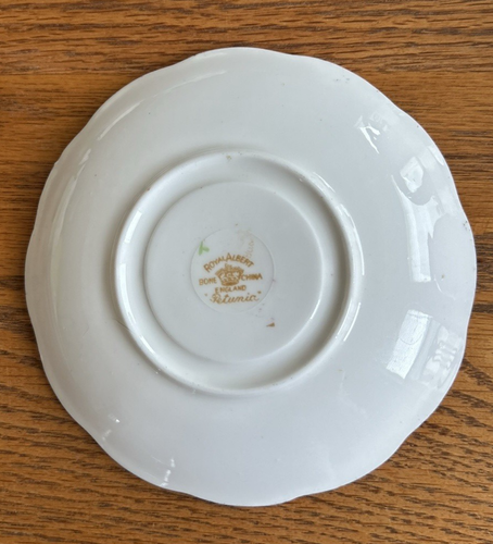 ROYAL ALBERT PETUNIA TEACUP CUP & SAUCER FOOTED HEAVY GOLD RIMS VINTAGE 1940s - Picture 10 of 15