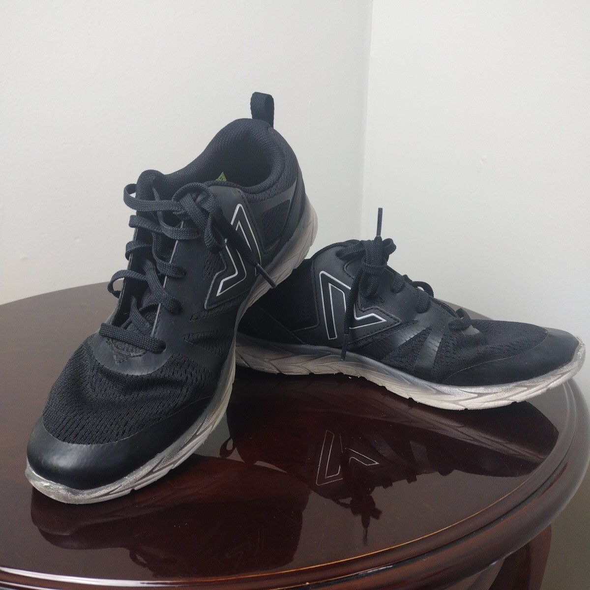 Vionic Womens 335 Miles Running Shoes Size 10 Wide Black Athletic Training Sneakers