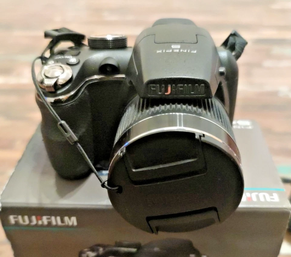 Fujifilm FinePix S Series S4500 14.0MP Digitalkamera - Schwarz, Foto 1 von 5