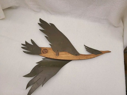 Masketeers Wandbild 1962 Vintage MCM Dekor Holz Messing fliegender Vogel 26 Zoll - Bild 8 von 9