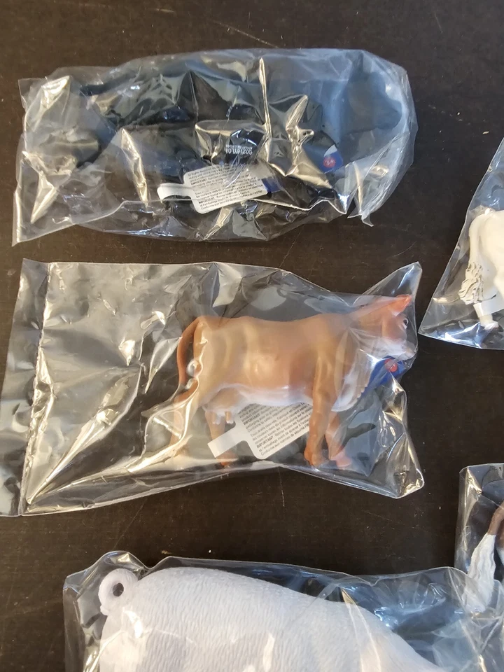 Lote de 5 figuras de animales de granja británicos vacas cerdos toros pastoreo nuevo Tomy Ertl Foto 3 de 4