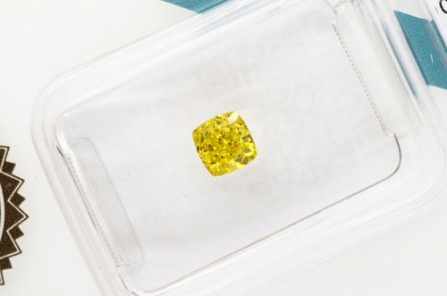 Cushion Shape Diamond Fancy Yellow Loose Enhanced 0.56 Carat VVS2 IGI Certified - Picture 2 of 5