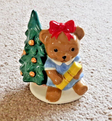 Wade Pottery Collector's Club Piece - Christmas Bear & Tree 1998