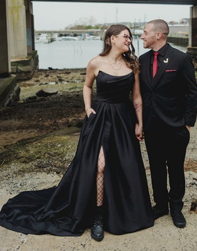 Clean Schlichtes Satin Brautkleid Hochzeitskleid m.Knöpfe Schwarz Rockschlitz