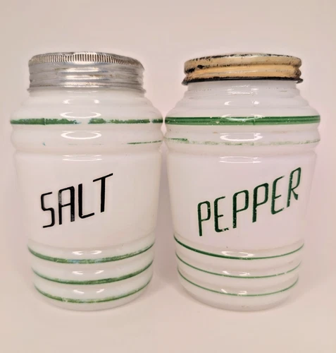 VINTAGE HAZEL ATLAS MILK GLASS BEEHIVE SALT & PEPPER SHAKERS DEPRESSION ERA