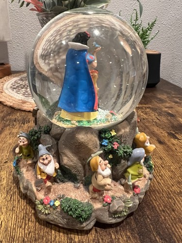 Hallmark Disney musikalische Wasserkugel Schneewittchen & die sieben Zwerge funktioniert super! - Bild 5 von 12