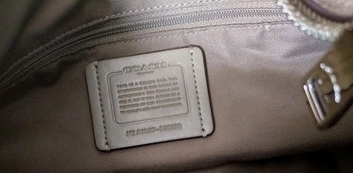 Coach Medium Taupe Leather Crossbody Bag Very Good Condition .🌼 - Picture 6 of 7