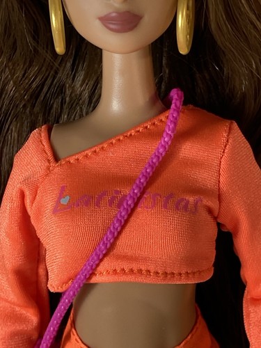 Juguetes Propósito - Latinistas - Muñeca Juliana 11.5” - Morena, Traje Naranja - Imagen 4 de 11