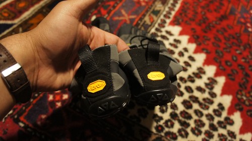 Vibram Five Fingers V-Alpha Uomo Taglia 11-11.5 Nero Grigio Scarpe da Escursionismo (18M7102) - Foto 3 di 8