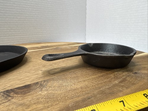 (2) Urlaub Vintage Gusseisen Pfannen - 5 "Zuhause für den Urlaub - 3,5" Schneeflocke - Bild 11 von 13