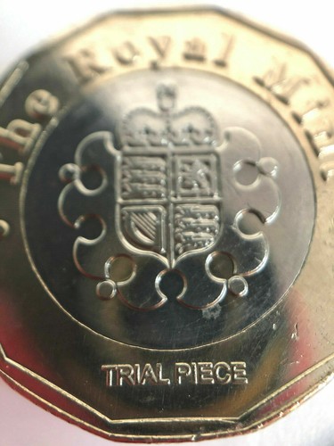 2015 ONE POUND TRIAL PIECE COIN - RARE United Kingdom 4 available - Picture 2 of 4