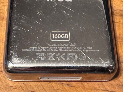 Apple iPod classic 6th Generation Silver (160 GB) - Picture 9 of 9