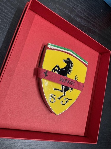Ferrari Original Emblem mit speziellem limitiertem Box Ornament - Bild 2 von 4