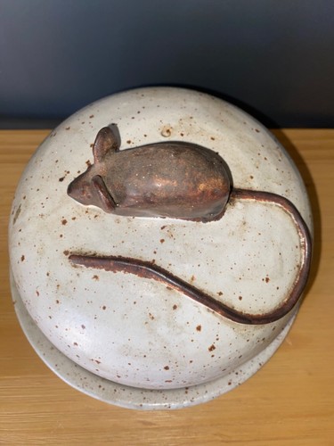 1970s Retro Vintage Mouse Stoneware Studio Pottery Cheese Dish Covered Mouseman - Picture 3 of 6