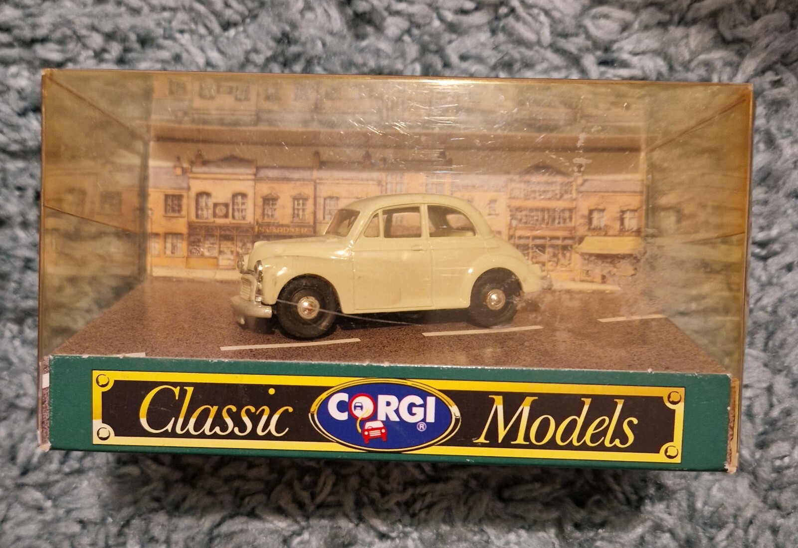 Corgi D702, Morris Minor - Free Price Guide & Review Corgi D702, Morris Minor - Free Price Guide & Review