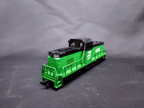 LIFE-LIKE HO - ALCO Century 415 Switcher - Burlington Northern #4010 L0012 - Picture 2 of 10