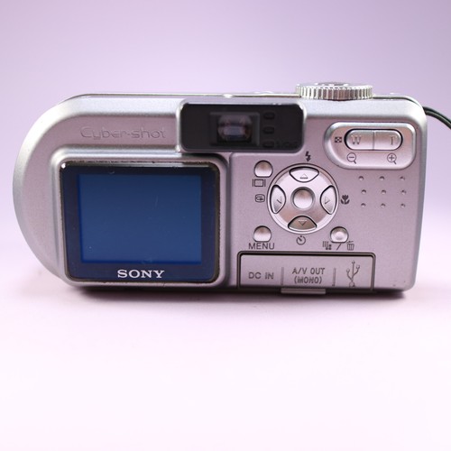 Cámara digital Sony Cybershot DSC-P10 5,0 MP plateada probada con tarjeta de memoria - Imagen 3 de 8