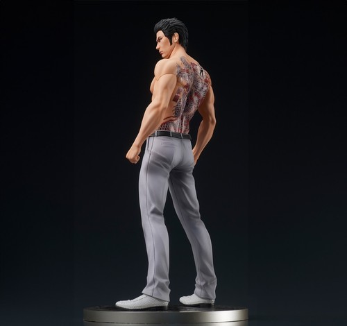 Yakuza Like A Dragon - Kazuma Kiryu PVC Action Figure Da Collezione Da 17CM - Foto 3 di 5