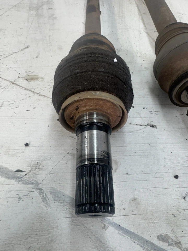 Eixos traseiros/par de eixos CV 2010-2014 Dodge Challenger R/T 5.7 - Imagem 3 de 4