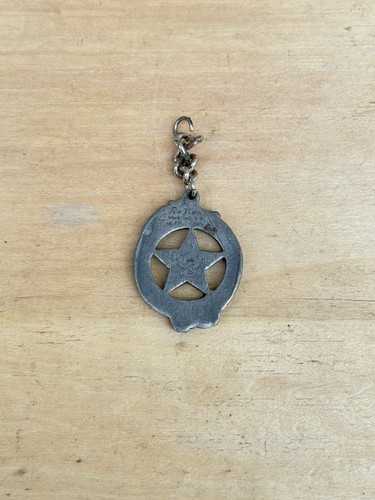 Llavero de metal vintage de oficial de policía - Imagen 2 de 2