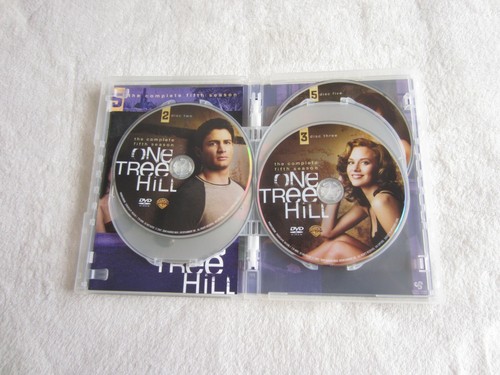 One Tree Hill - The Complete Fifth Season (DVD, 2009, 5-Disc Set) - Foto 4 di 5