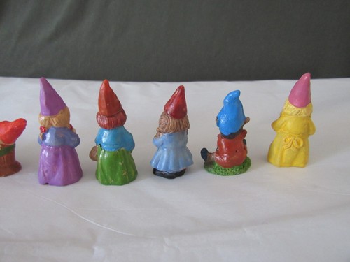 Lot of 8 Small Gnome Figures Vintage - Picture 8 of 8