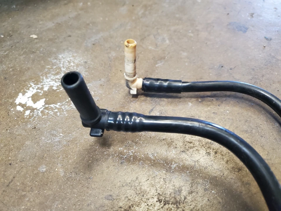 2000 2001 2002 LINCOLN LS FUEL AND FUEL SENDING PUMP LINES - Image 2 of 3