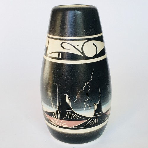 Desert Lightening Black Clay Pottery Vase Signed Louse Navajo 5.5" - Picture 5 of 9