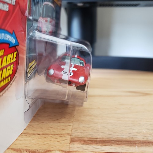 Johnny Lightning 1965 Shelby Cobra Daytona Coupe Classic Gold Diecast 1:64 Red - Picture 6 of 8
