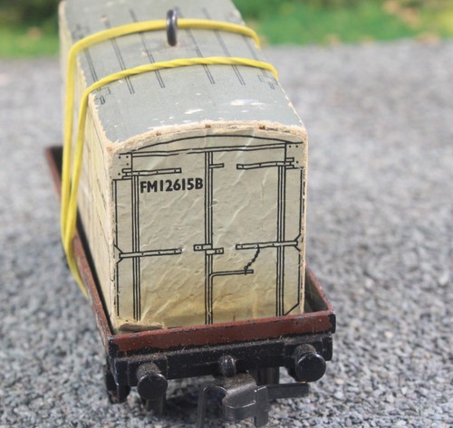 Hornby Dublo 1:76 Low Flat Wagon & BR Insul-Meat Container fair MMtrains MM424 - Picture 5 of 7