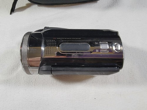 Polaroid DVC-00725F 720P HD Camcorder with 2.7-inch LCD Screen, Bundle - Picture 3 of 9