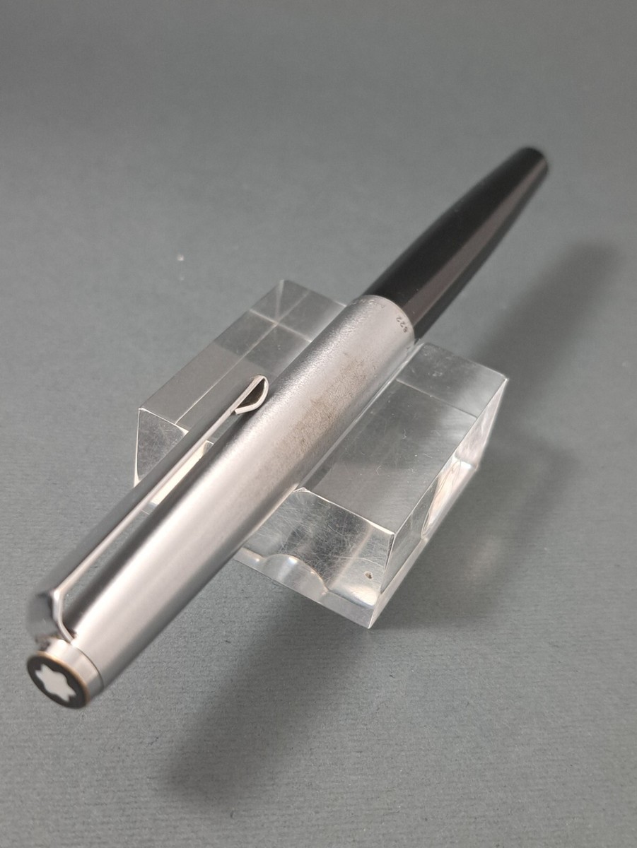 Montblanc Fountain Pen 622 Junior Black Body Silver Cap Montblanc Fountain Pen 622 Junior Black Body Silver Cap