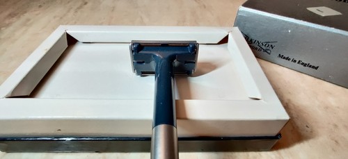 Wilkinson Sword Sticky Safety Razor with Refill Blades 1960's? Super Clean. - Picture 4 of 12