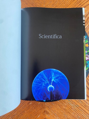 EASTON PRESS - Scientifica: Guide To World Of Science LEATHER coffee table - Picture 9 of 16